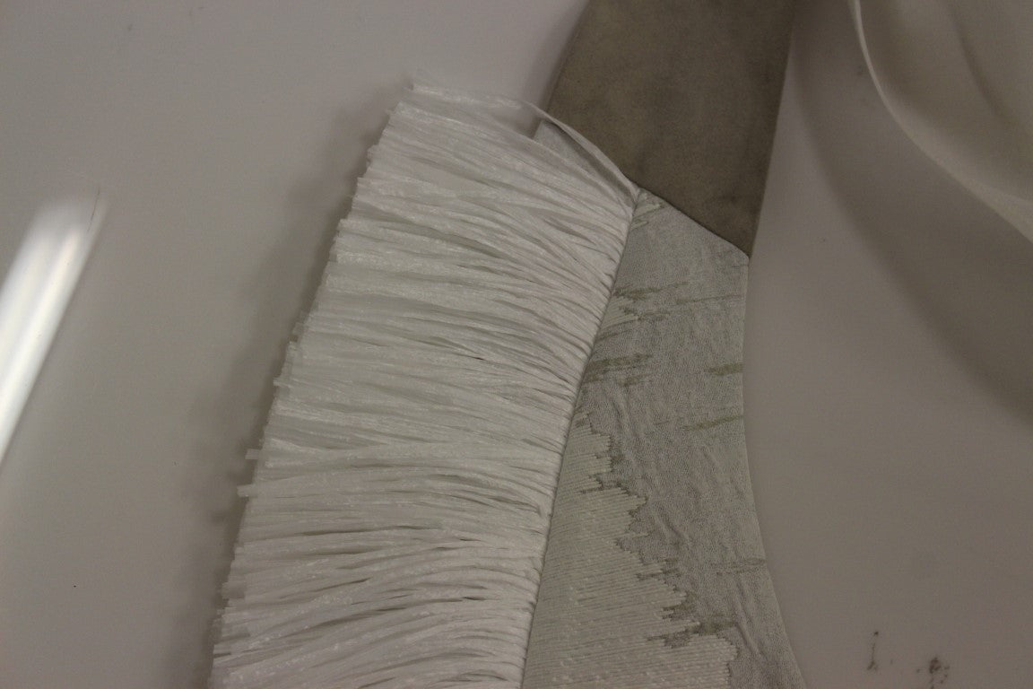 Arzu Kaprol Beyaz Kirpikli Açık Sırtlı Yelek Ceket