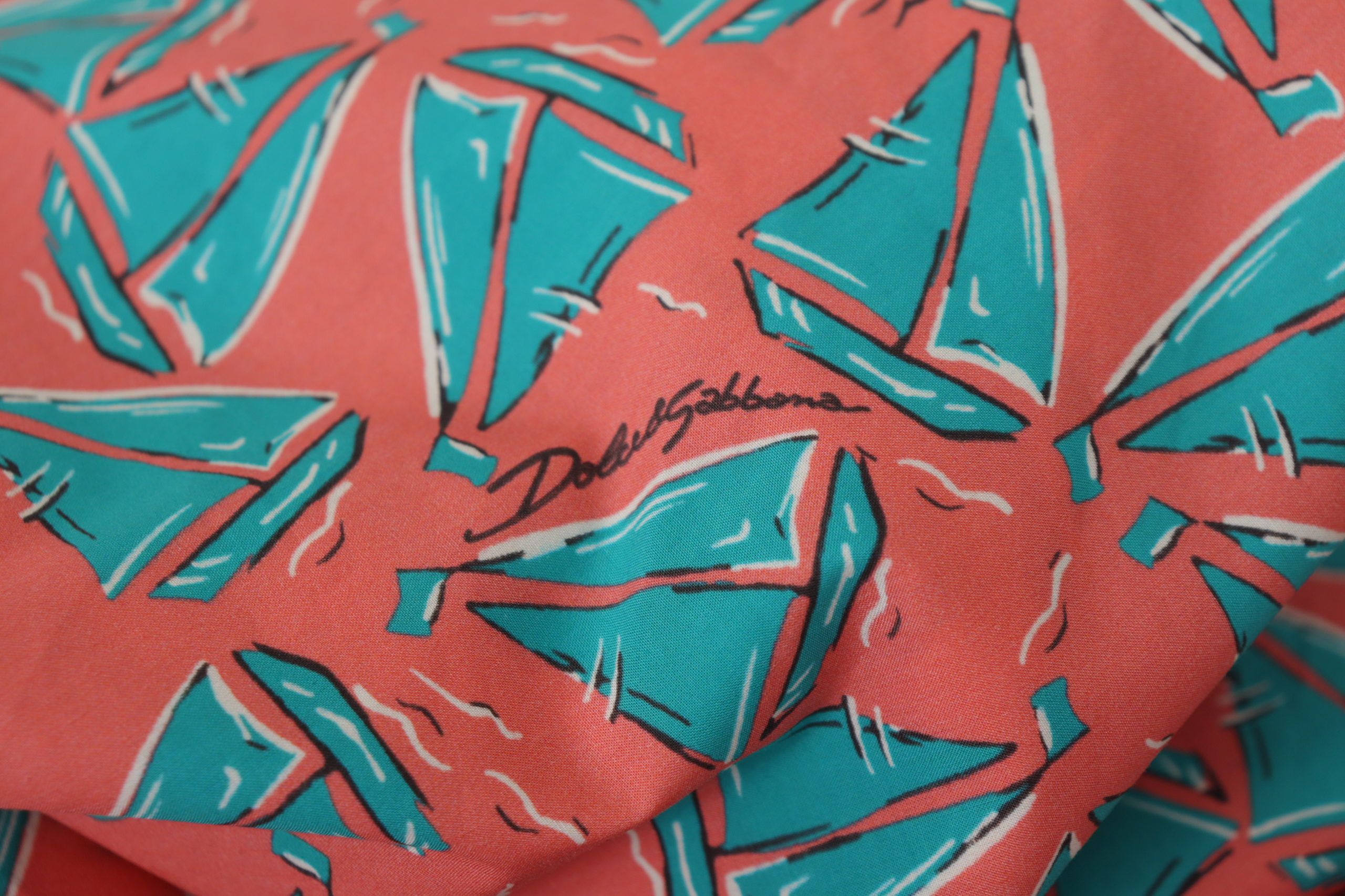 Dolce & Gabbana Rosa T-Shirt aus Baumwolle mit Segelboot-Druck