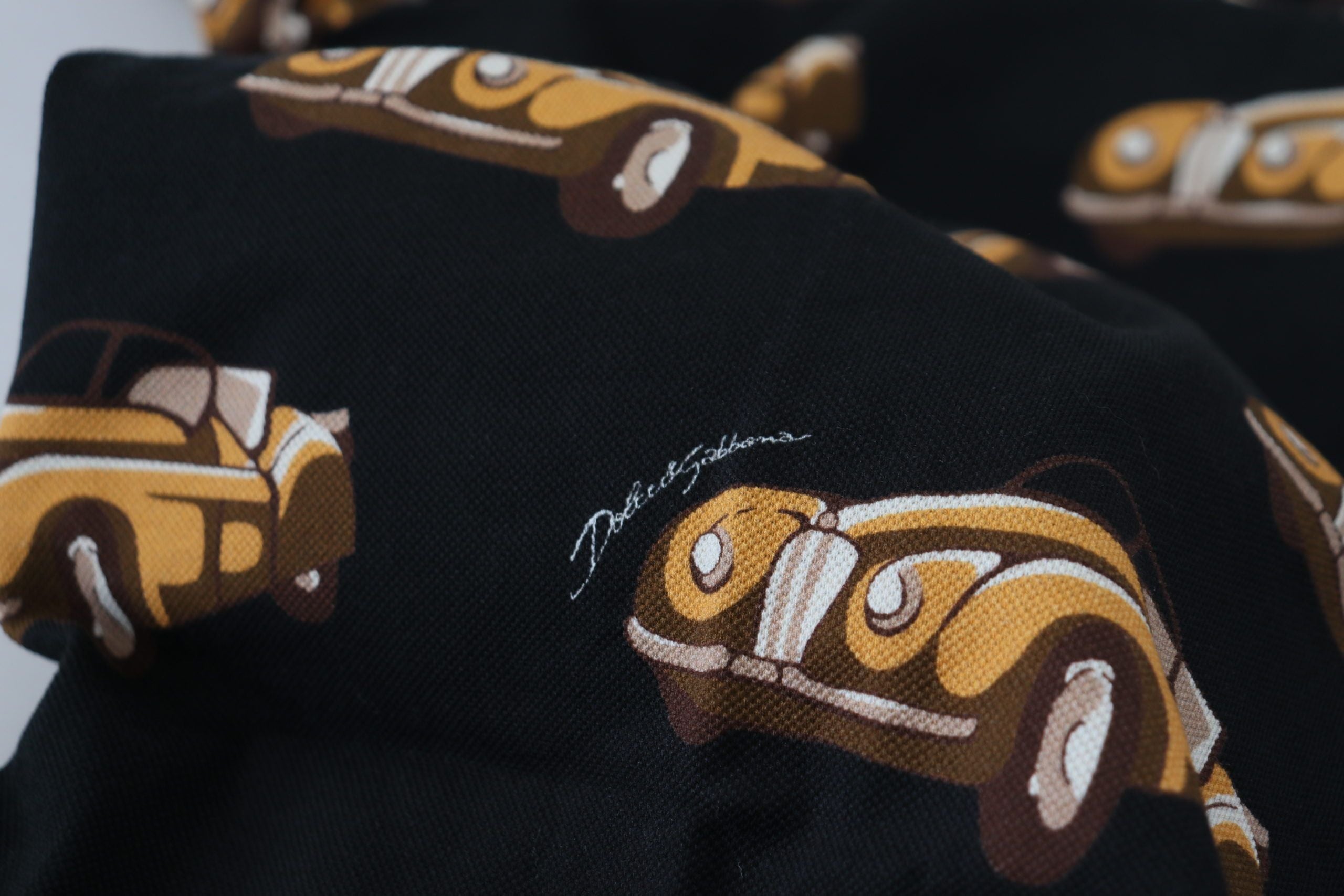 Dolce &amp; Gabbana Araba baskılı siyah kısa kollu polo tişört