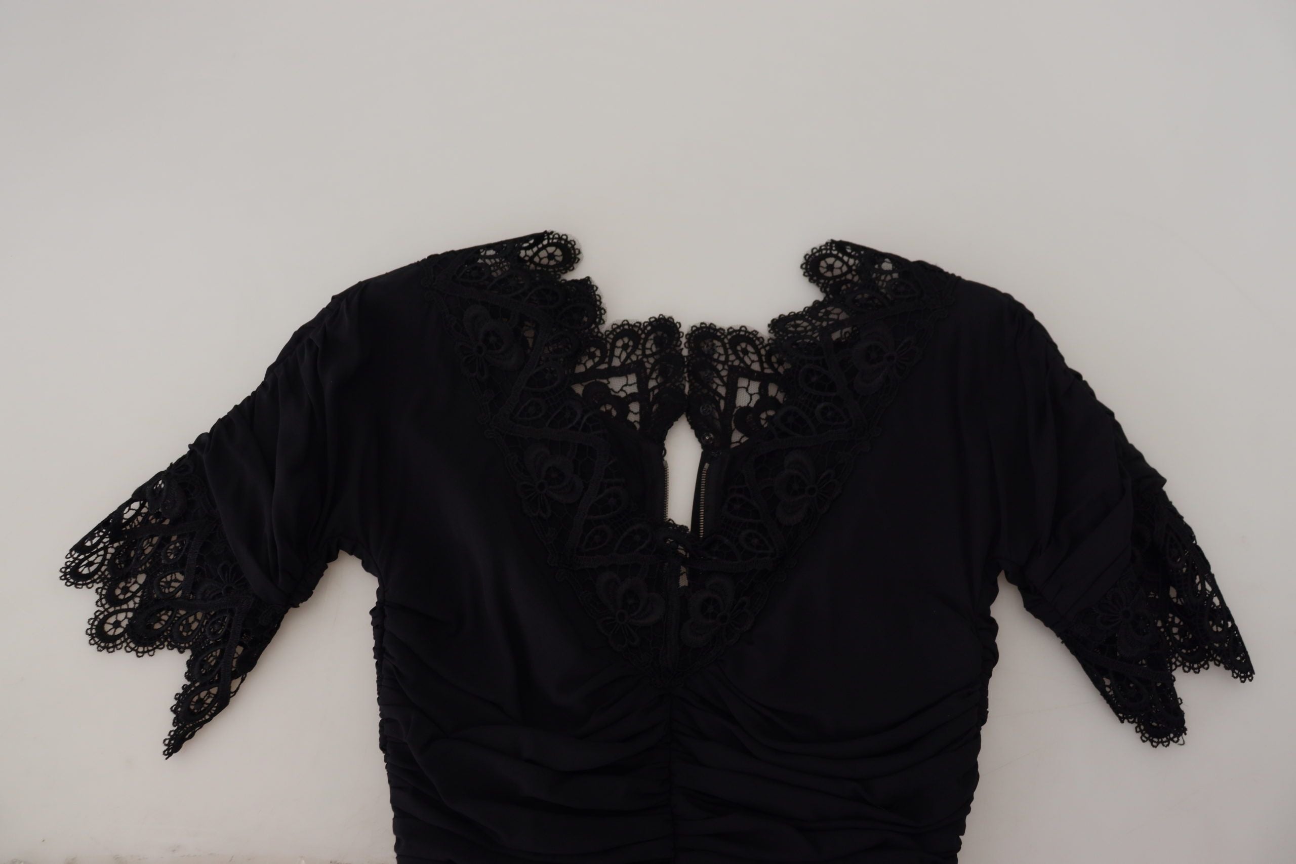 Dolce & Gabbana Schwarzes Midi-Bodycon-Kleid aus Seide mit Spitze