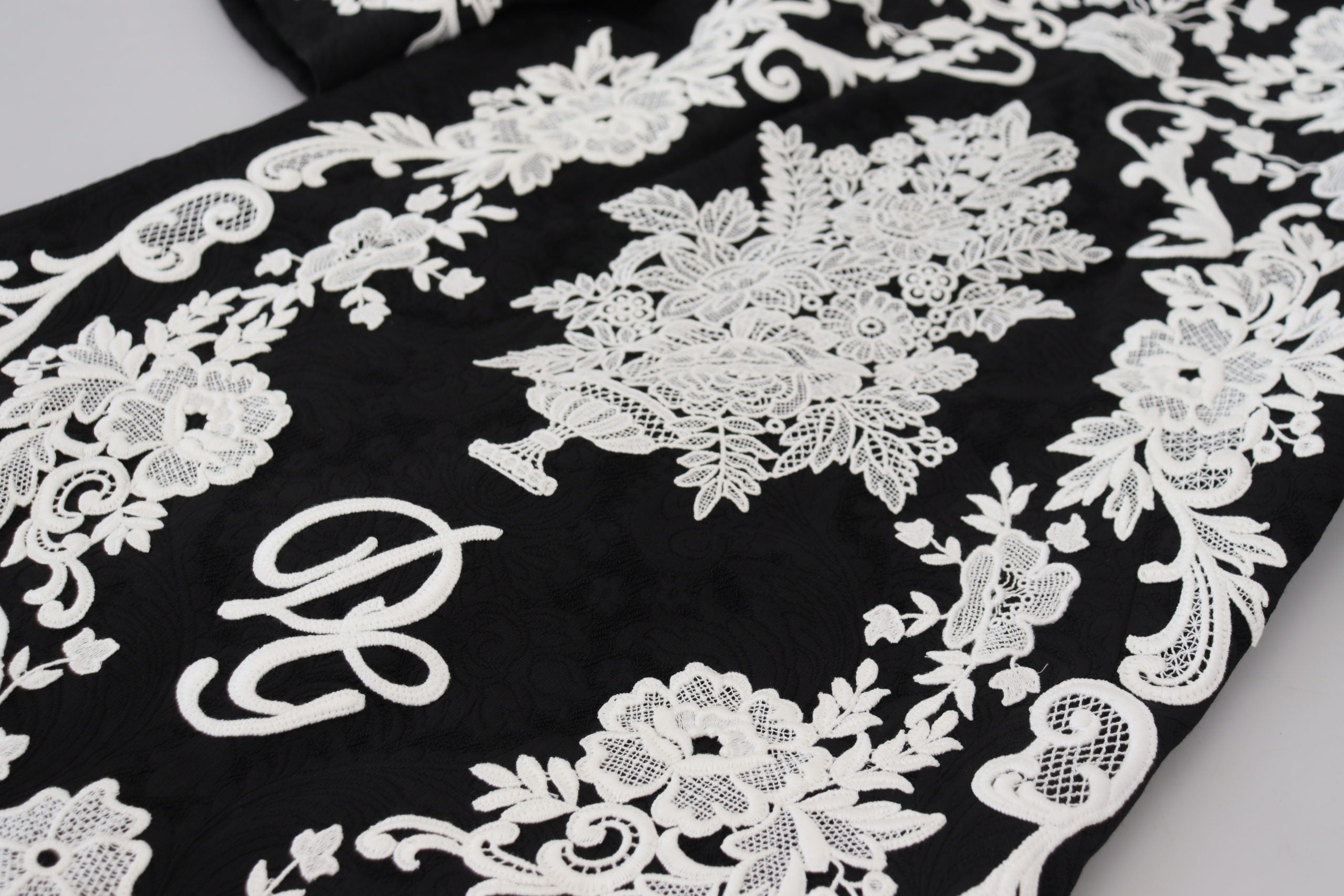 Dolce & Gabbana Schwarzes Kleid mit Spitzenbesatz und halben Ärmeln in A-Linie