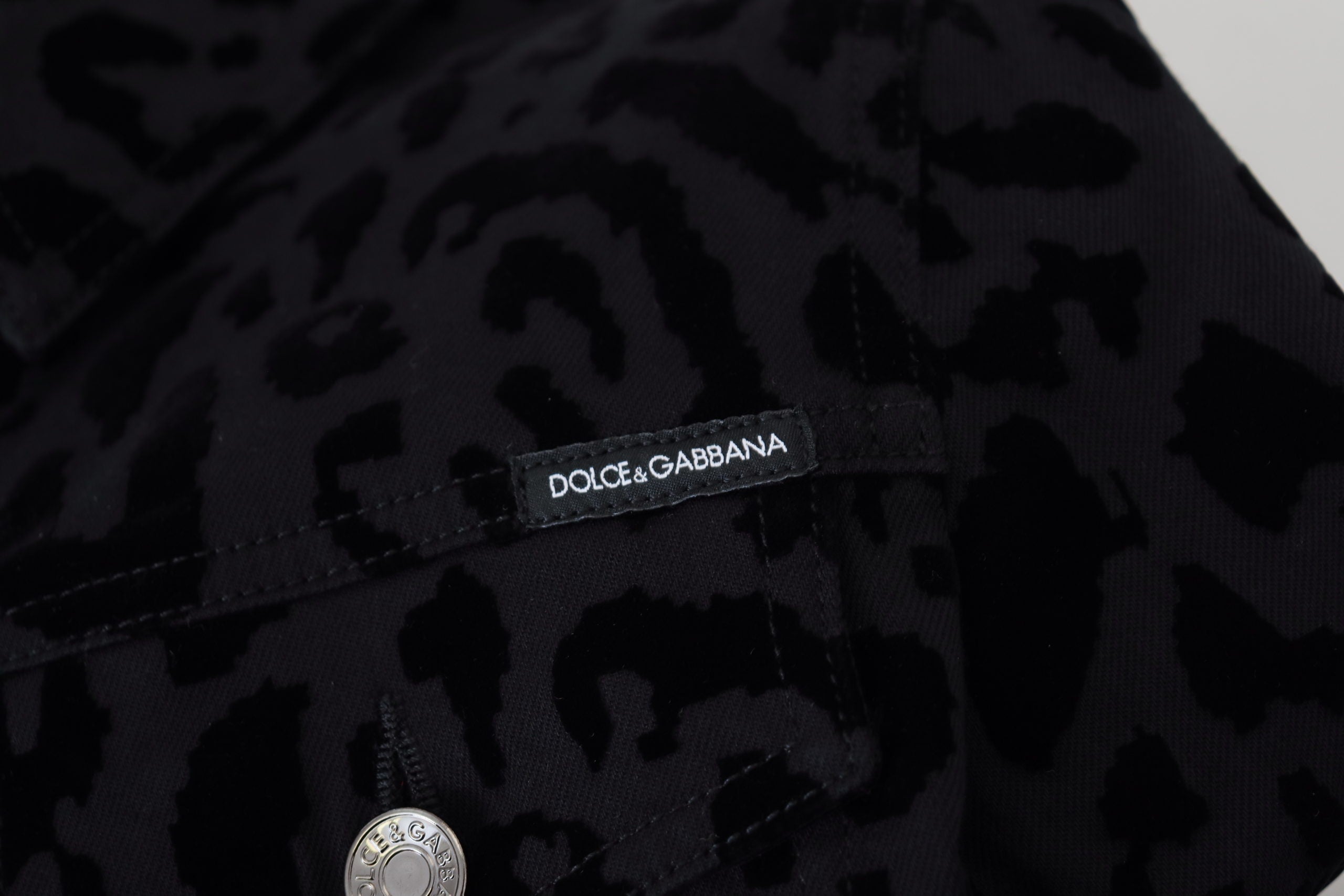 Dolce & Gabbana Schwarze Leoparden-Langarm-Jacke aus Denim-Baumwolle