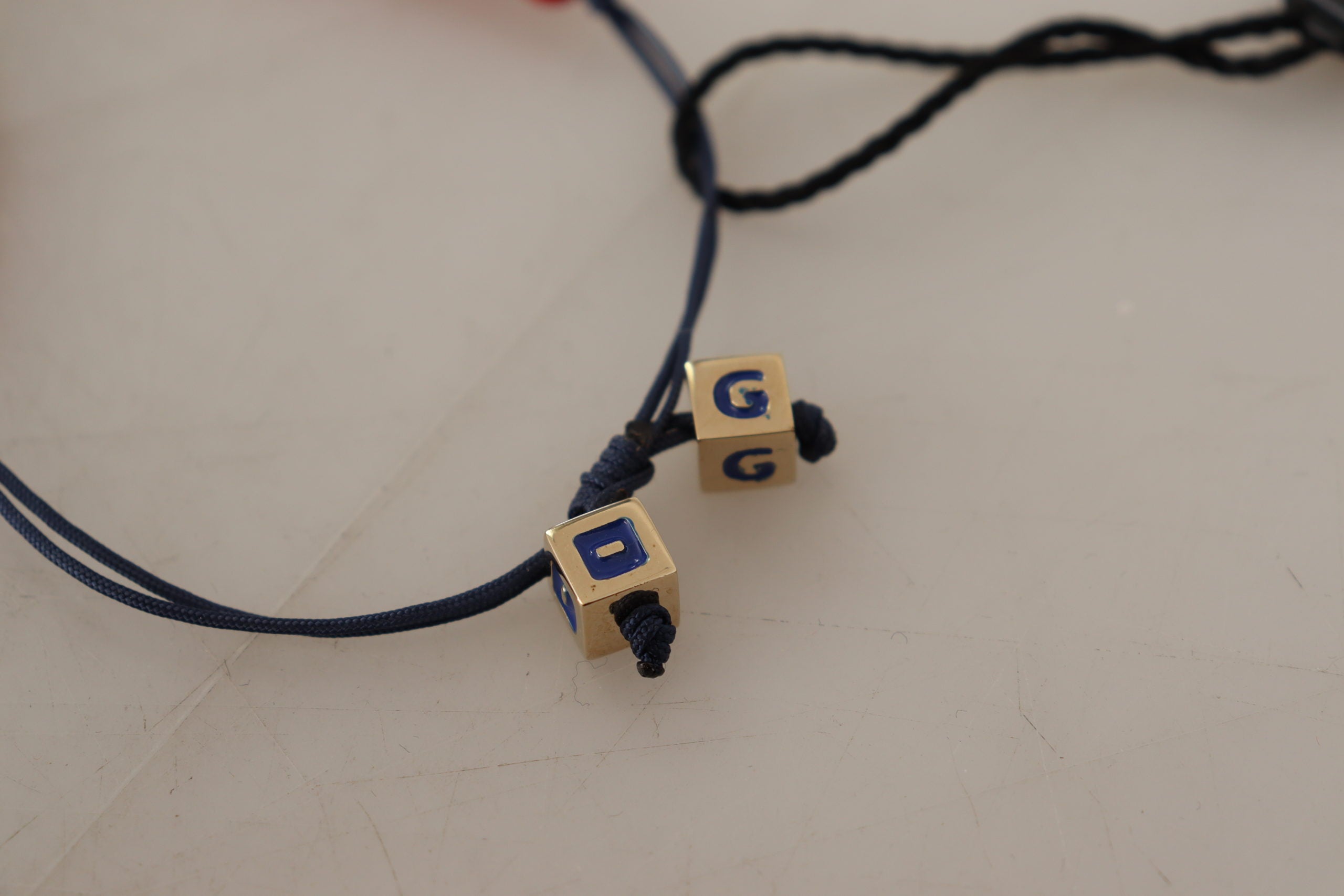 Dolce & Gabbana Rotes blaues Perlenarmband mit DG LOVES LONDON Flagge