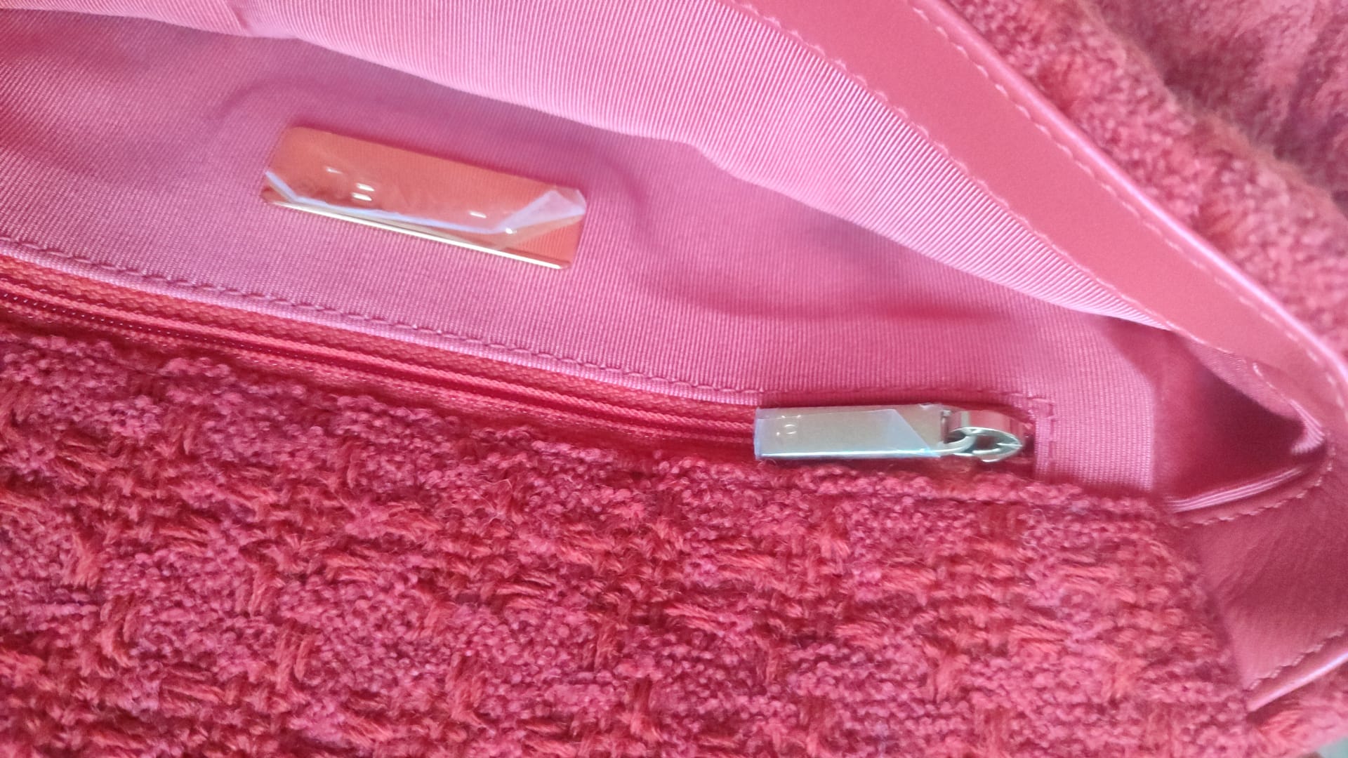 Chanel Rote Tweed 2WAY Handkette Mittlere Umhängetasche Geldbörse