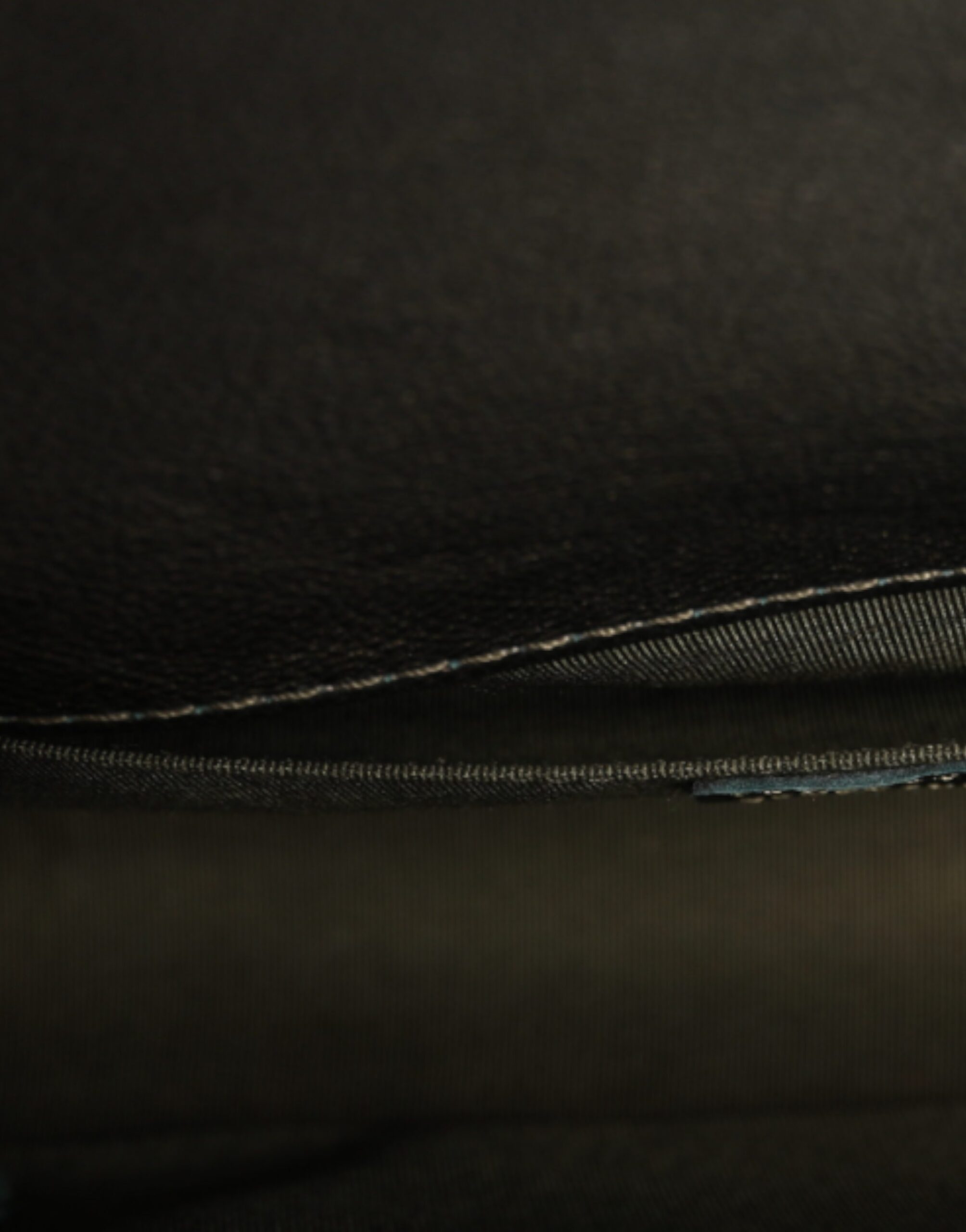 Chanel Dunkelgrüne Leder-Umhängetasche Graue Metall-Geldbörse Tasche