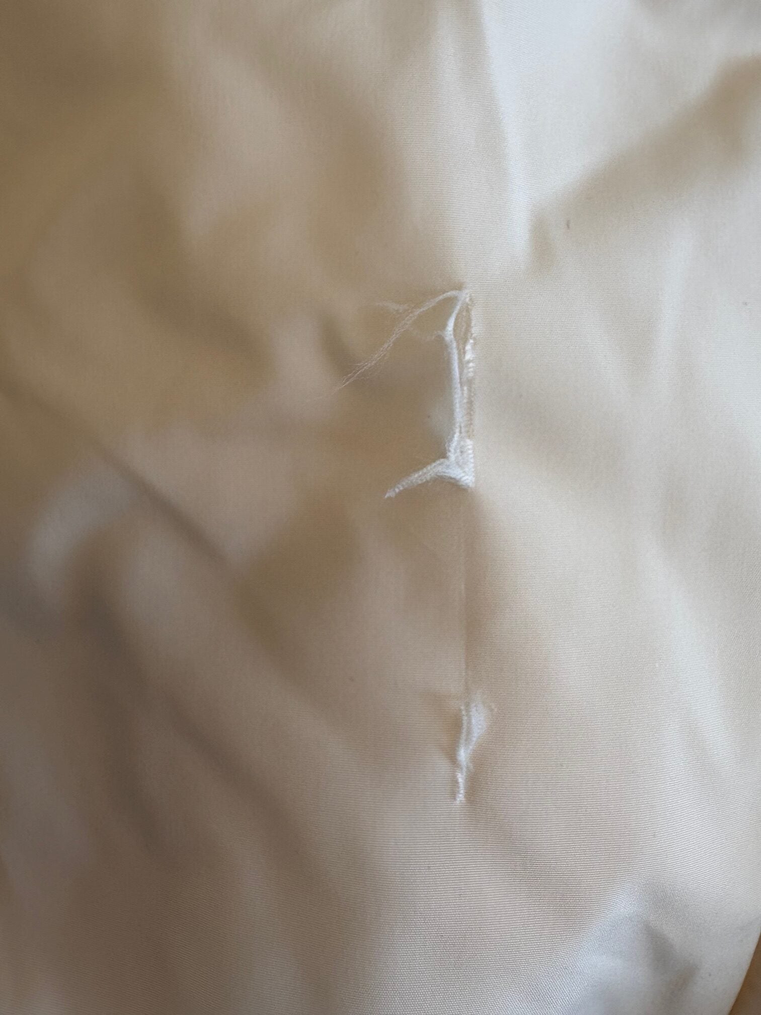 PINK MEMORIES Weißes Maxi-Kleid mit kurzen Ärmeln in Wickeloptik